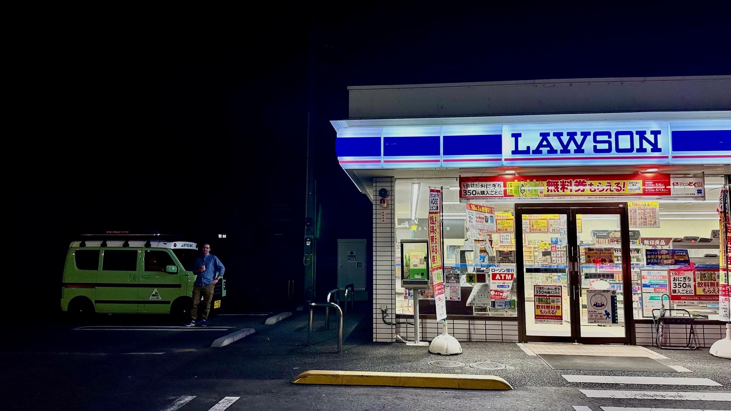 Coffee break on the road to keep our eyes open !